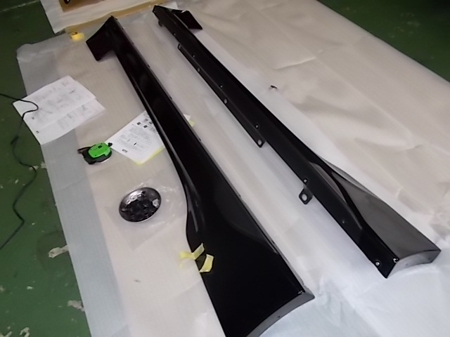 86にTRD製サイドスポイラー＆リヤトランクスポイラー取り付け